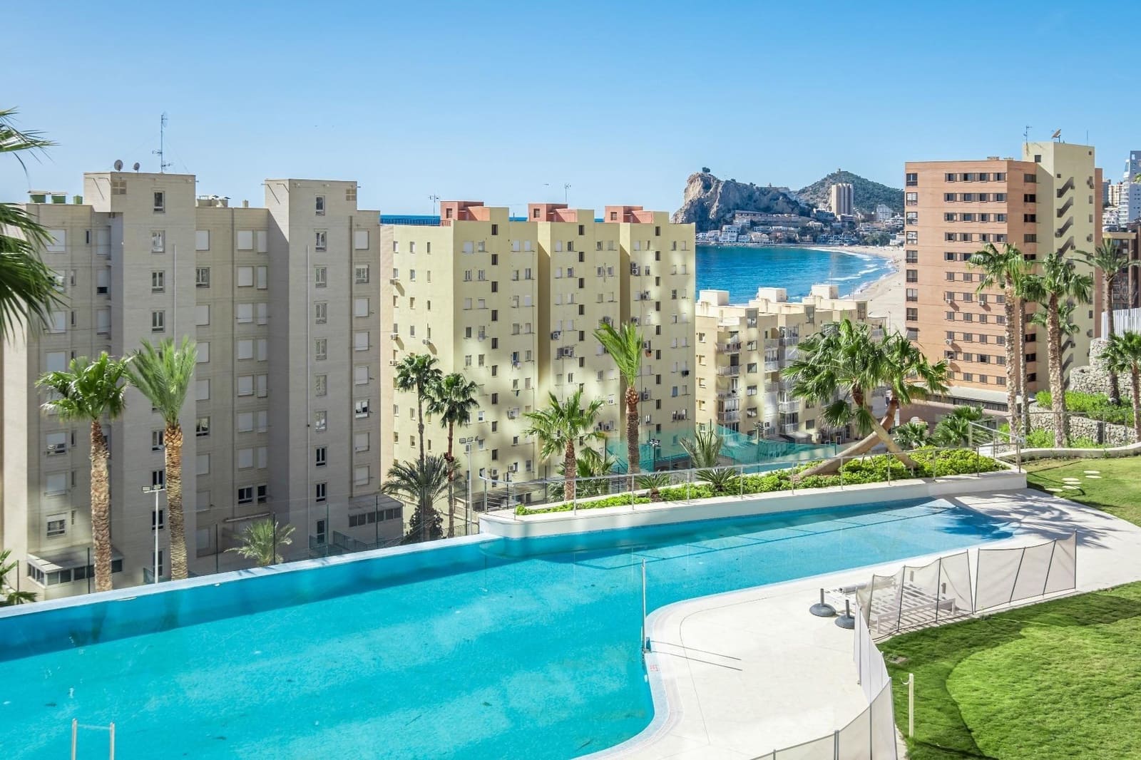 2 bedroom Apartment for rent in Benidorm with pool - € 2,200 (Ref: 10019215)