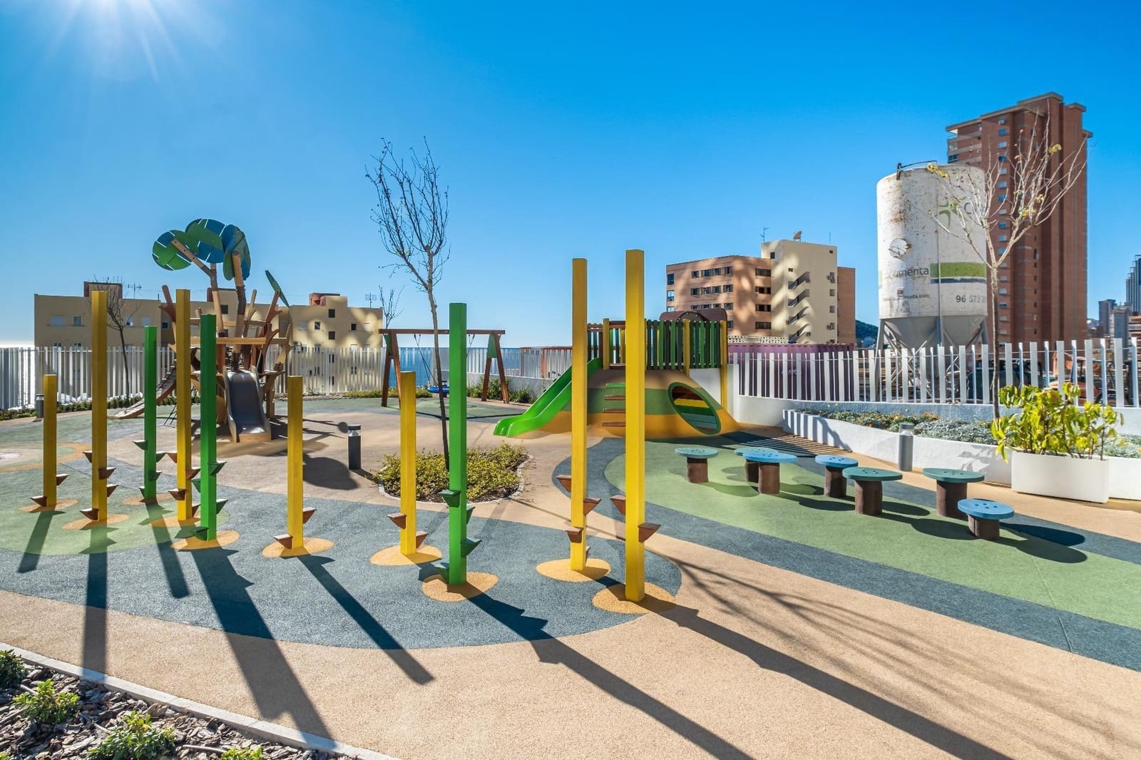 2 bedroom Apartment for rent in Benidorm with pool - € 2,200 (Ref: 10019215)