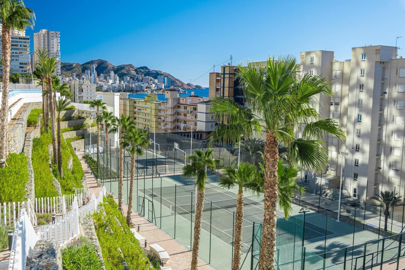 2 bedroom Apartment for rent in Benidorm with pool - € 2,200 (Ref: 10019215)