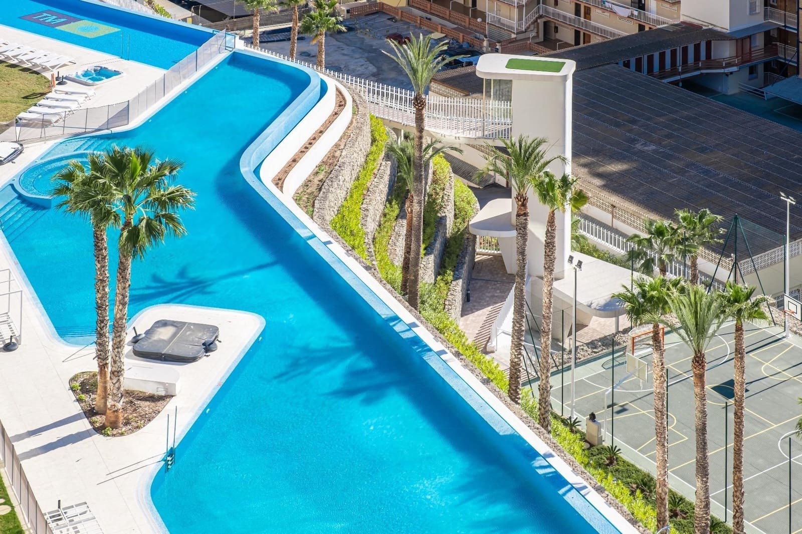 2 bedroom Apartment for rent in Benidorm with pool - € 2,200 (Ref: 10019215)