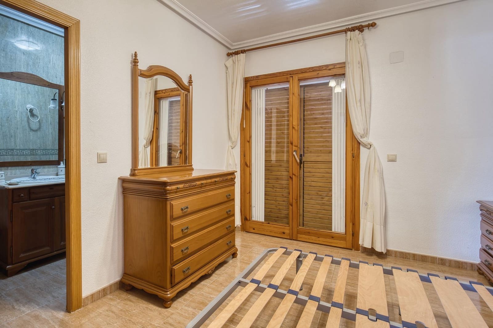 Chalet de 6 habitaciones en Torrevieja en venta con piscina garaje - 429.900 € (Ref: 10022484)