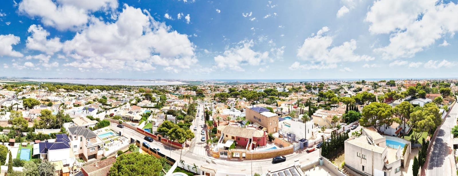 Chalet de 6 habitaciones en Torrevieja en venta con piscina garaje - 429.900 € (Ref: 10022484)