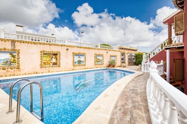 Chalet de 6 habitaciones en Los Balcones - Los Altos, Torrevieja en venta con piscina garaje - 429.900 € (Ref: 10022484)