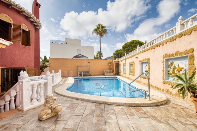 Chalet de 6 habitaciones en Los Balcones - Los Altos, Torrevieja en venta con piscina garaje - 429.900 € (Ref: 10022484)