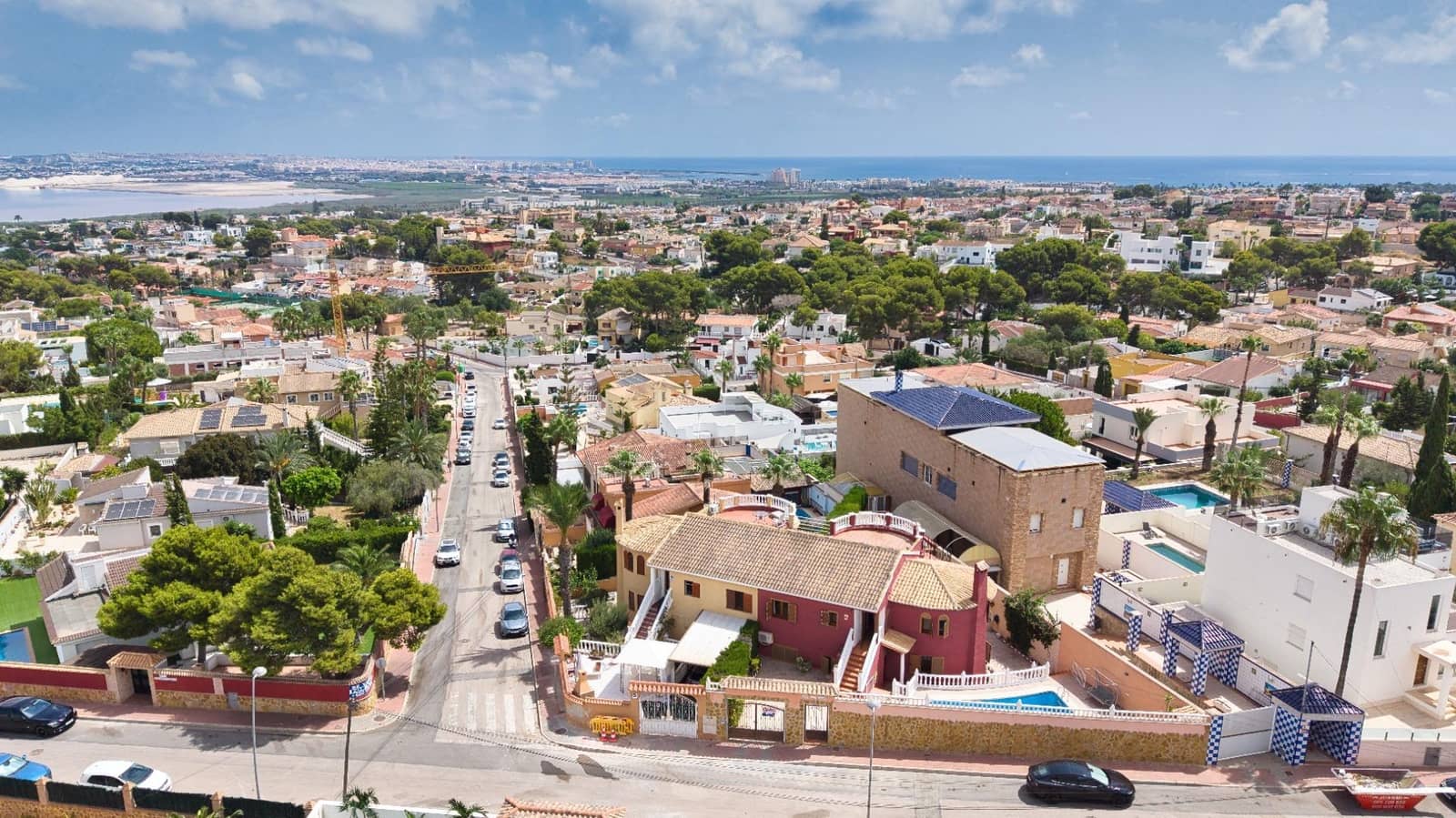 Chalet de 6 habitaciones en Torrevieja en venta con piscina garaje - 429.900 € (Ref: 10022484)