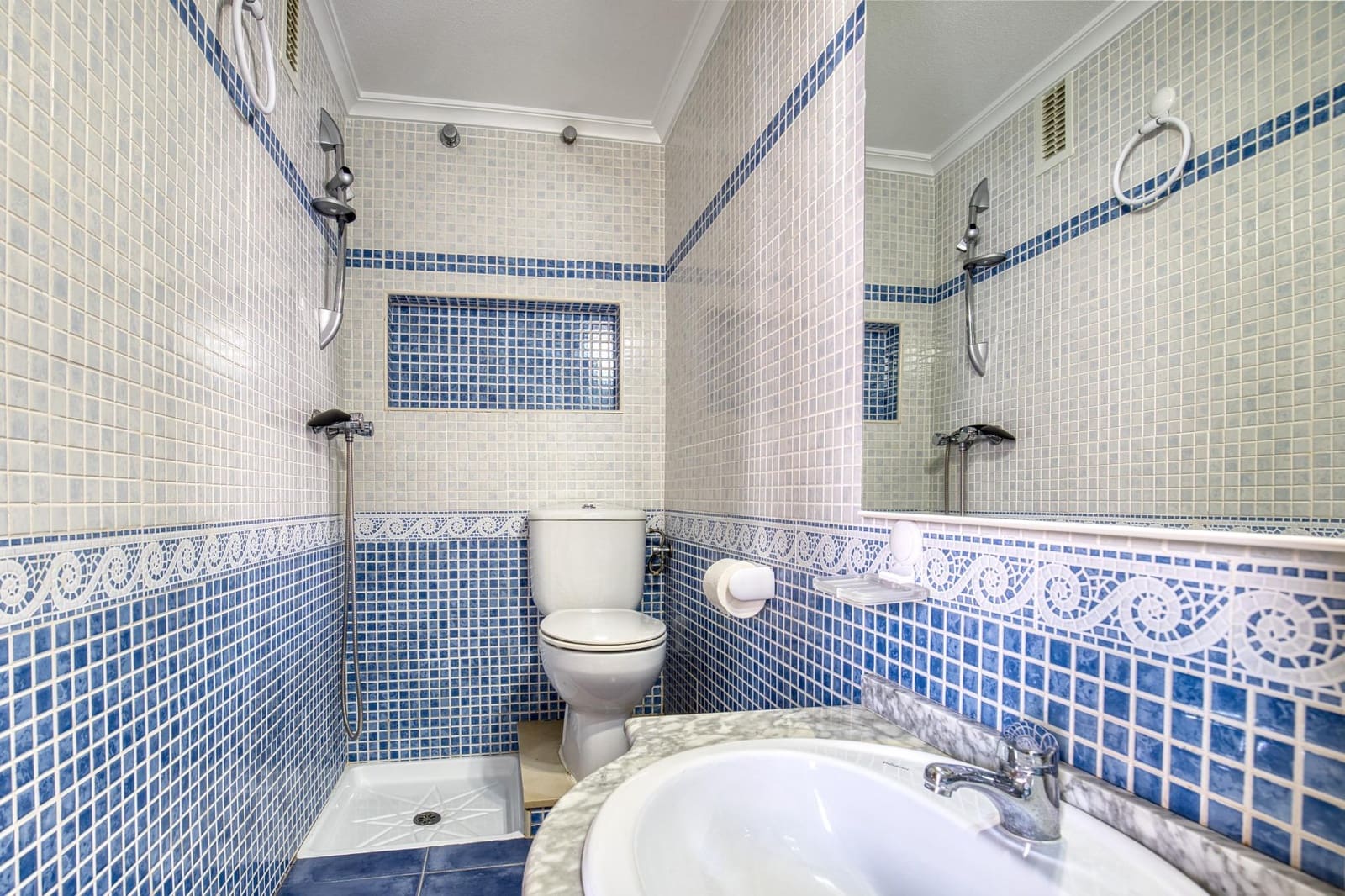 Chalet de 6 habitaciones en Torrevieja en venta con piscina garaje - 429.900 € (Ref: 10022484)