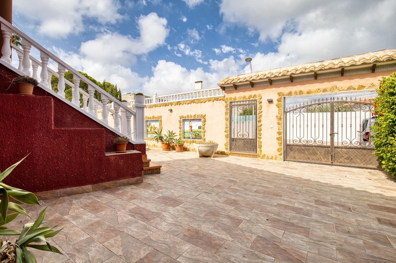 Chalet de 6 habitaciones en Torrevieja en venta con piscina garaje - 429.900 € (Ref: 10022484)