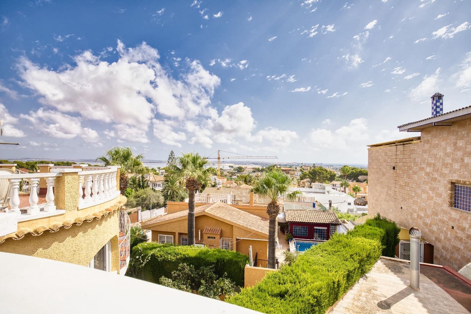 Chalet de 6 habitaciones en Torrevieja en venta con piscina garaje - 429.900 € (Ref: 10022484)