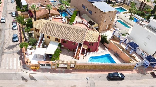 Chalet de 6 habitaciones en Los Balcones - Los Altos, Torrevieja en venta con piscina garaje - 429.900 € (Ref: 10022484)
