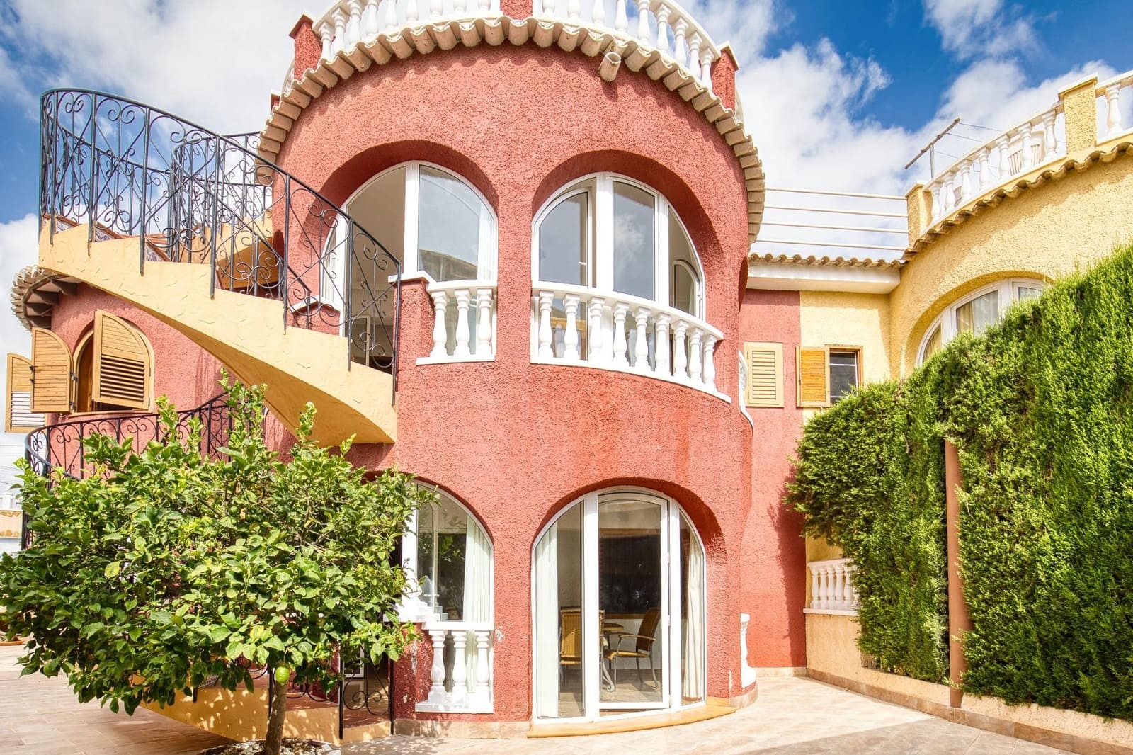 Chalet de 6 habitaciones en Torrevieja en venta con piscina garaje - 429.900 € (Ref: 10022484)