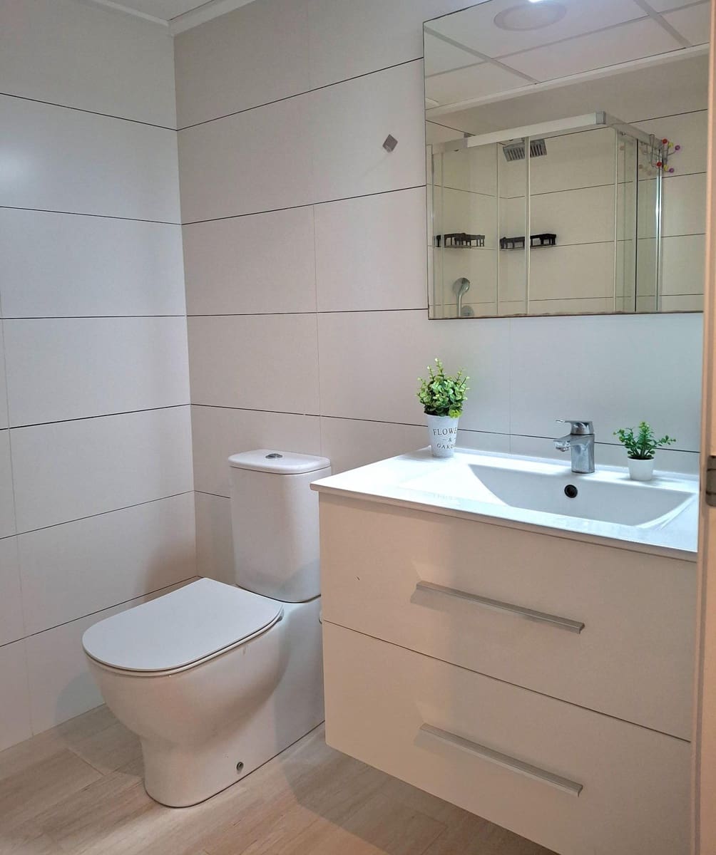 3 soverom Leilighet til leie i Torrevieja - € 1 200 (Ref: 10022485)