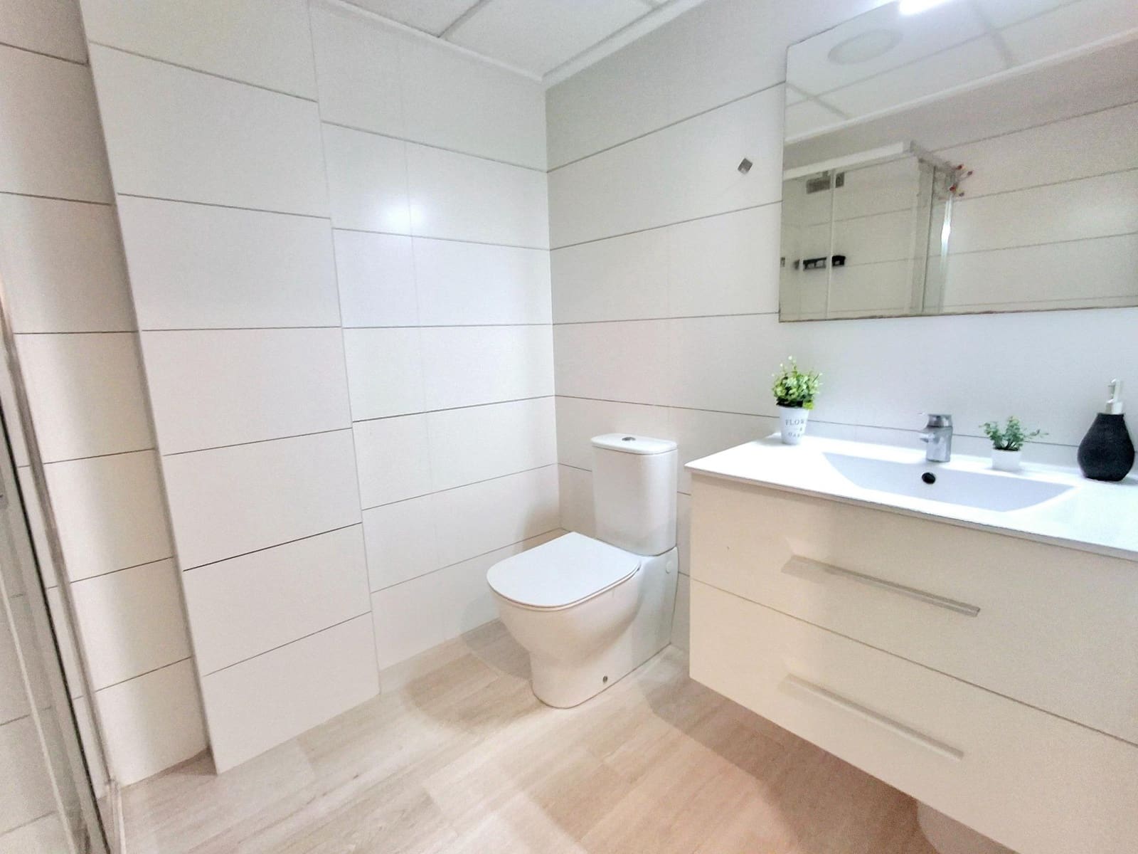 3 soverom Leilighet til leie i Torrevieja - € 1 200 (Ref: 10022485)