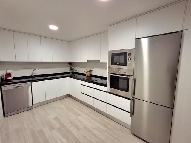 3 soverom Leilighet til leie i Avenida Habaneras - Curva de Palangre, Torrevieja - € 1 200 (Ref: 10022485)