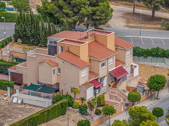 3 sovrum Radhus till salu i La Nucia med pool garage - 299 000 € (Ref: 10024144)