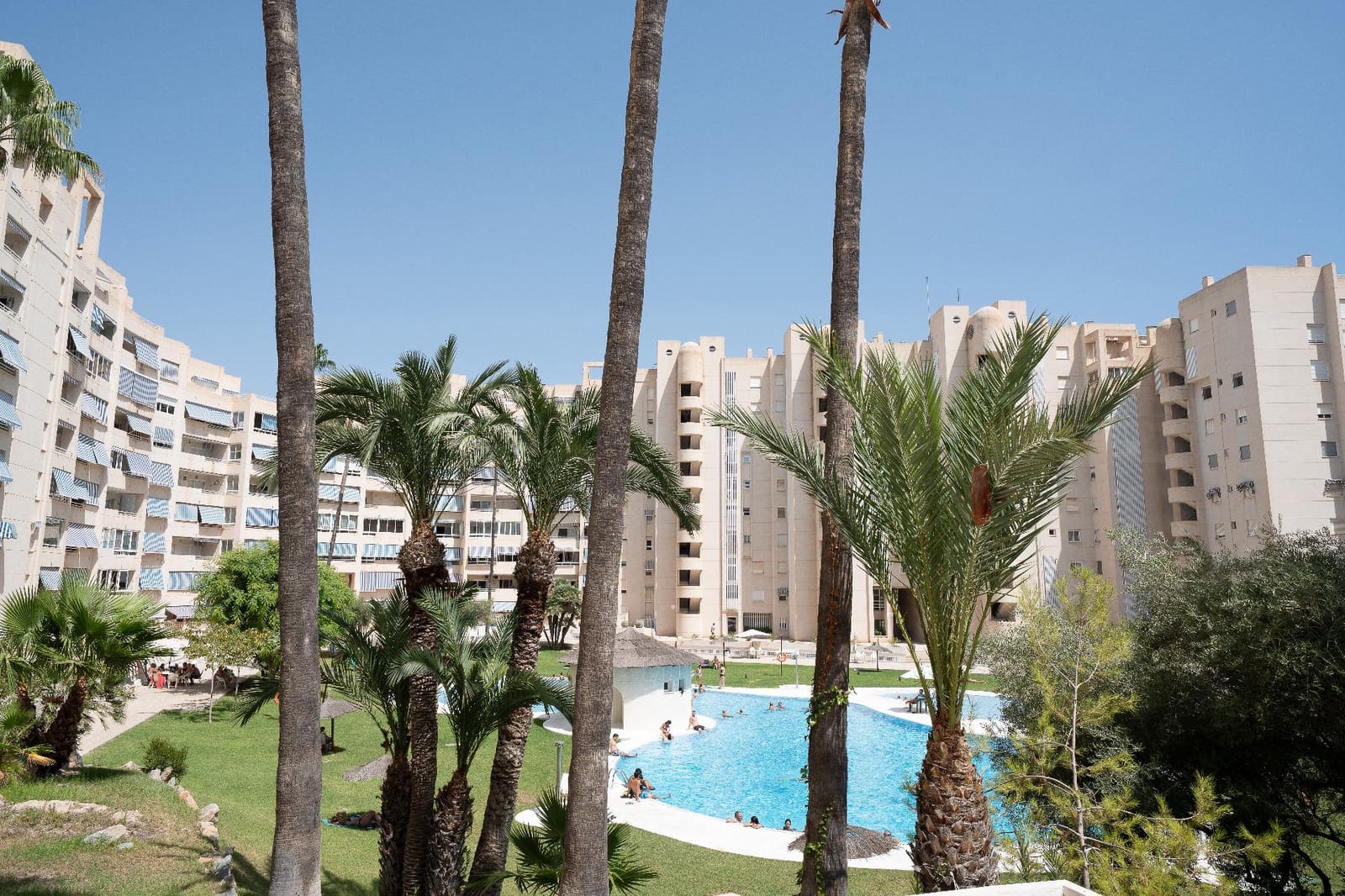 1 bedroom Apartment for sale in El Campello with pool garage - € 290,000 (Ref: 10030559)