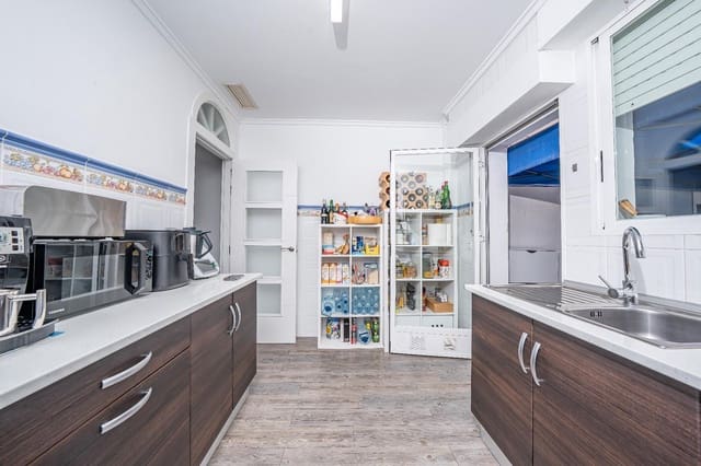 3 slaapkamer Rijtjeshuis te koop in Altabix, Elche / Elx met zwembad garage - € 385.000 (Ref: 10030560)