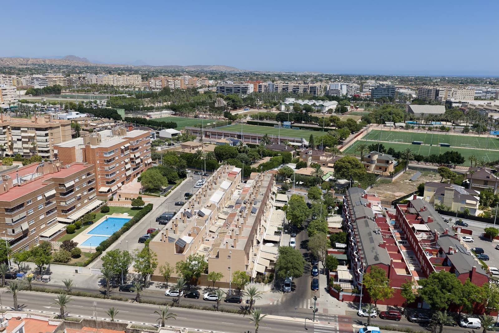 3 slaapkamer Rijtjeshuis te koop in Elche / Elx met zwembad garage - € 385.000 (Ref: 10030560)