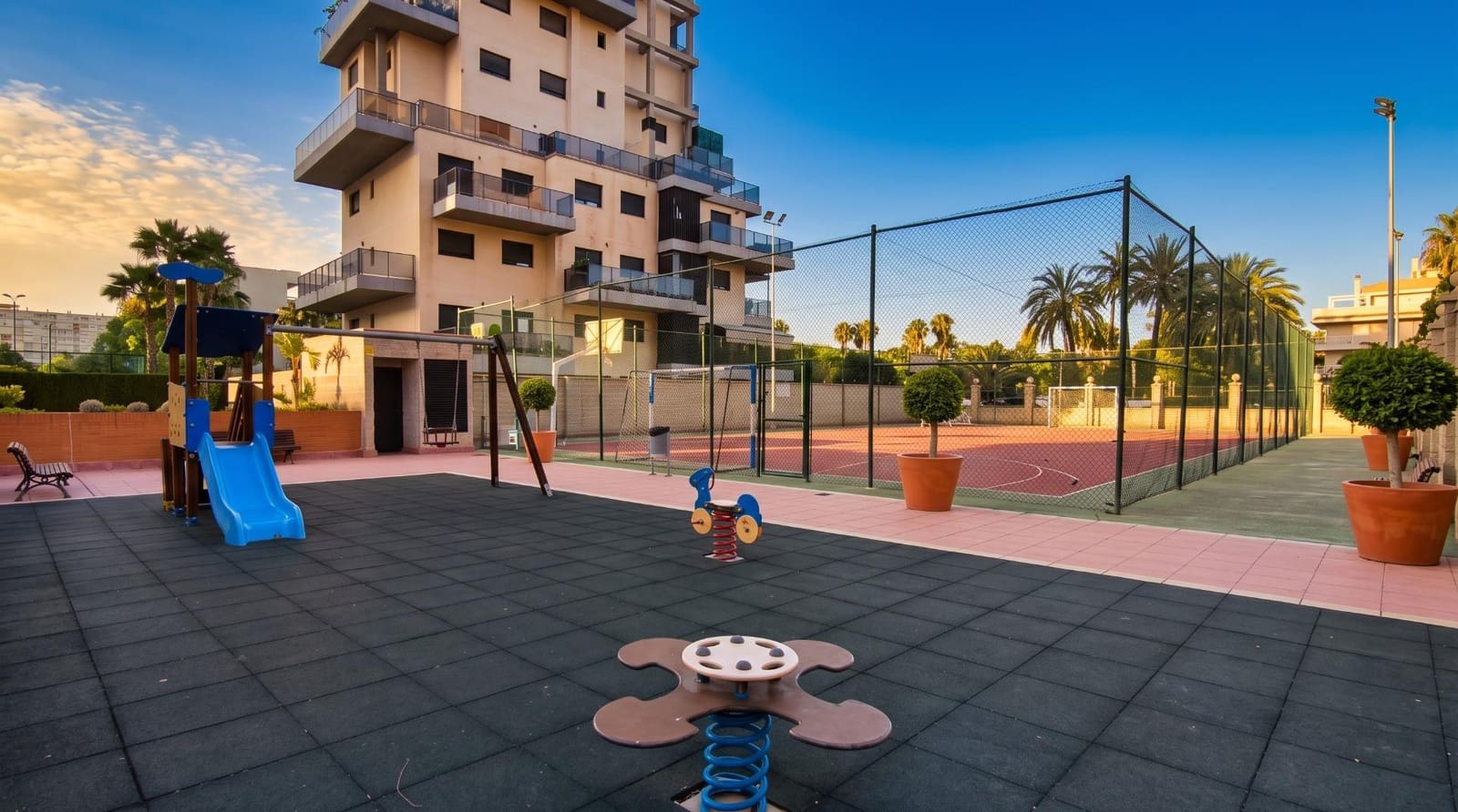 2 sypialnia Mieszkanie na sprzedaż w Miasto Alicante / Alacant z basenem garażem - 390 000 € (Ref: 10041142)