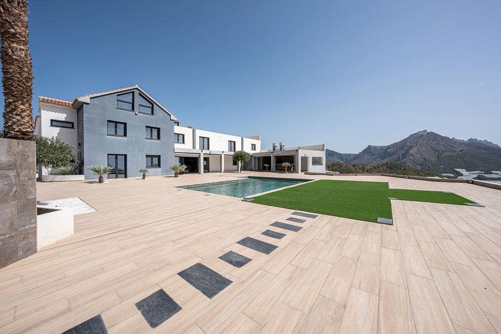 10 bedroom Villa for sale in Callosa d'En Sarria with pool - € 1,300,000 (Ref: 10043021)