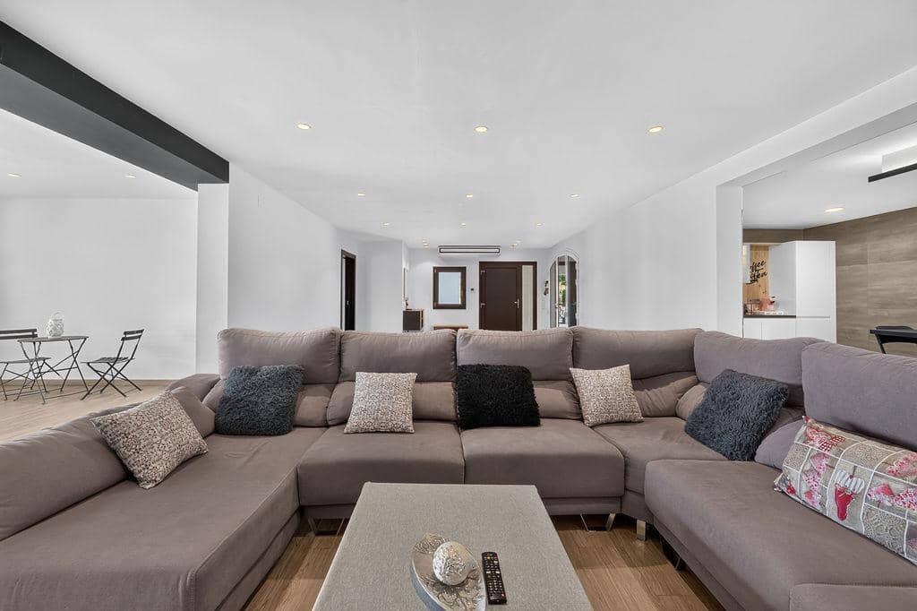 10 bedroom Villa for sale in Callosa d'En Sarria with pool - € 1,300,000 (Ref: 10043021)