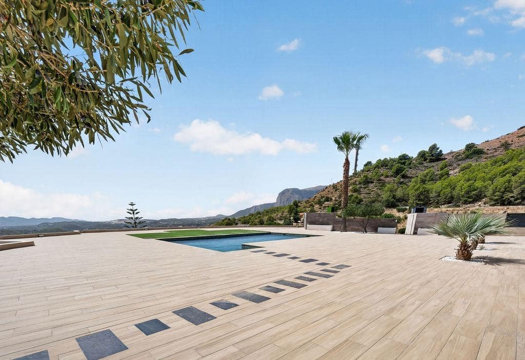 10 bedroom Villa for sale in Callosa d'En Sarria with pool - € 1,300,000 (Ref: 10043021)
