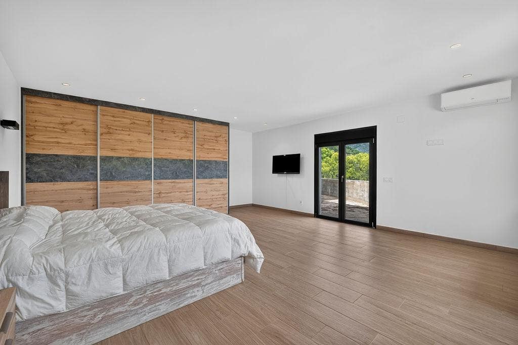 10 bedroom Villa for sale in Callosa d'En Sarria with pool - € 1,300,000 (Ref: 10043021)