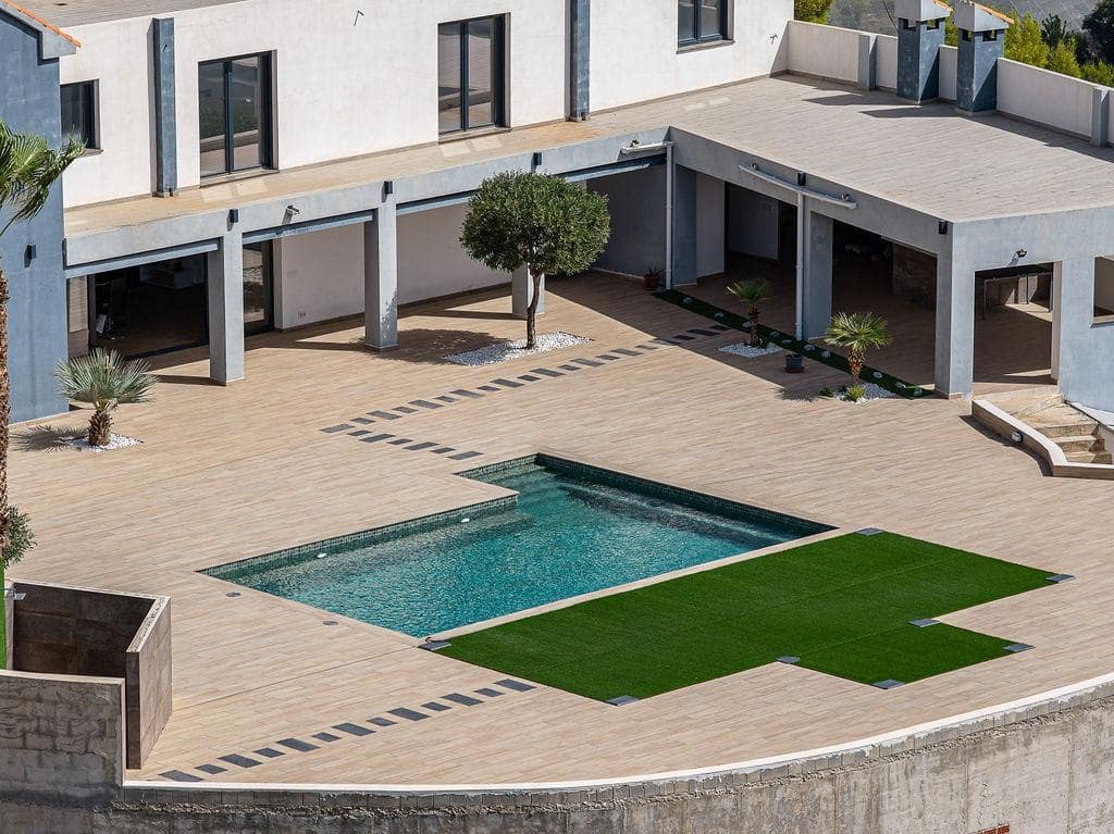 10 bedroom Villa for sale in Callosa d'En Sarria with pool - € 1,300,000 (Ref: 10043021)