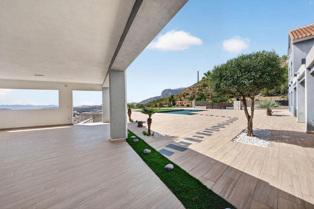 10 bedroom Villa for sale in Callosa d'En Sarria with pool - € 1,300,000 (Ref: 10043021)