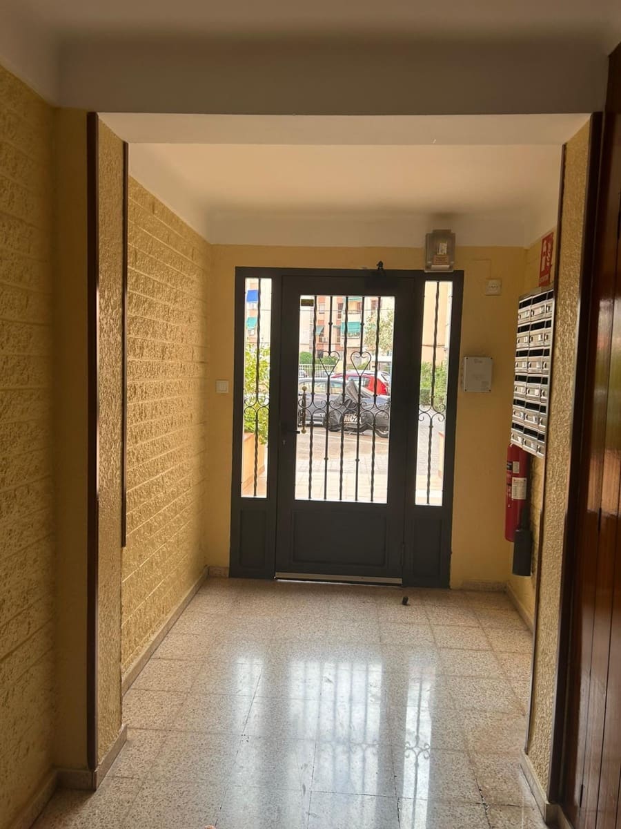 6 sovrum Lägenhet till salu i Alicante stad med garage - 165 000 € (Ref: 10049273)