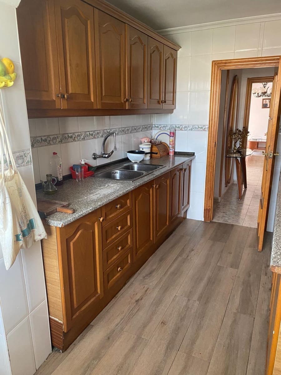 6 sovrum Lägenhet till salu i Alicante stad med garage - 165 000 € (Ref: 10049273)