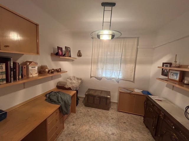 6 sovrum Lägenhet till salu i Alicante stad med garage - 165 000 € (Ref: 10049273)
