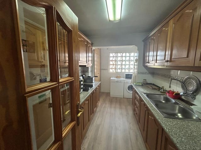 6 sovrum Lägenhet till salu i Alicante stad med garage - 165 000 € (Ref: 10049273)