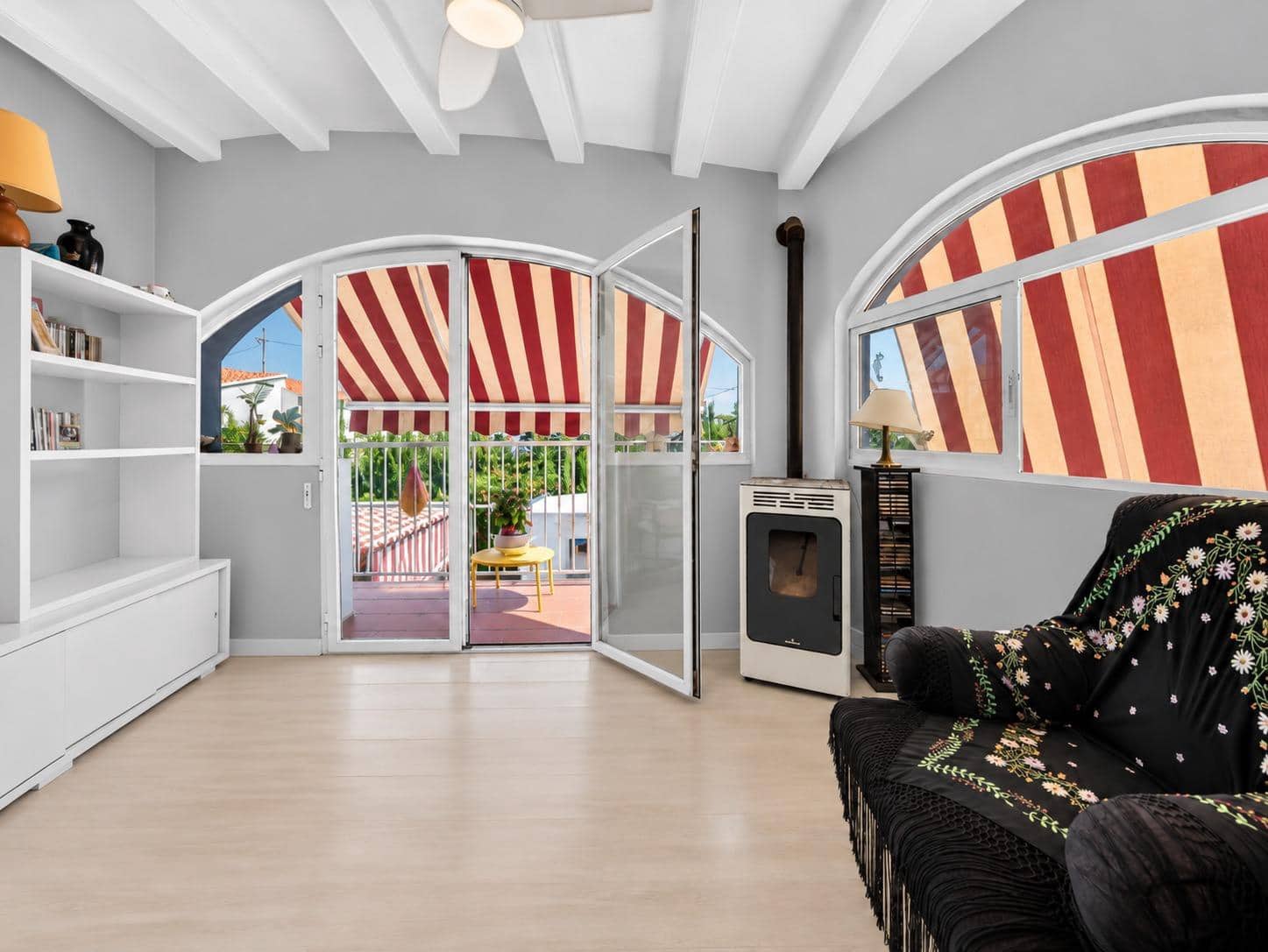 4 bedroom Villa for sale in Denia with garage - € 685,000 (Ref: 10055285)