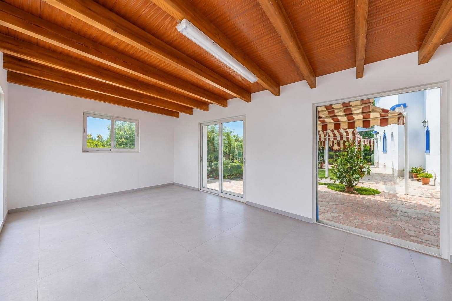 4 bedroom Villa for sale in Denia with garage - € 685,000 (Ref: 10055285)