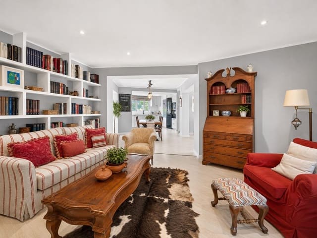Chalet de 4 habitaciones en Dénia en venta con garaje - 685.000 € (Ref: 10055285)