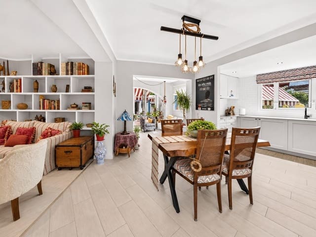 Chalet de 4 habitaciones en Dénia en venta con garaje - 685.000 € (Ref: 10055285)