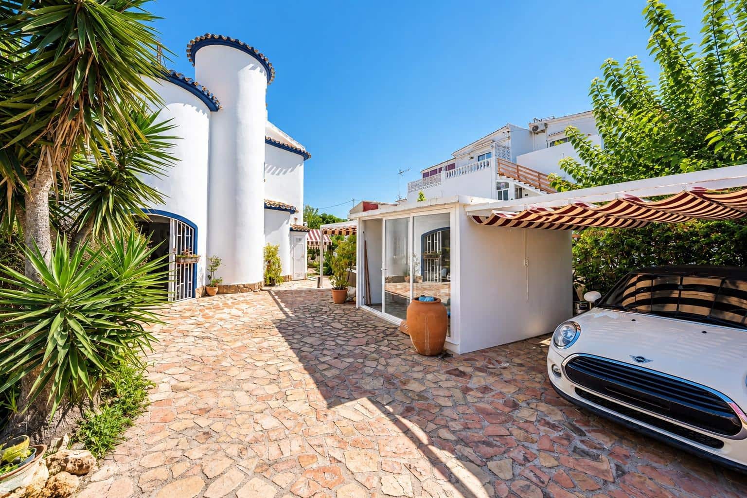 4 bedroom Villa for sale in Denia with garage - € 685,000 (Ref: 10055285)