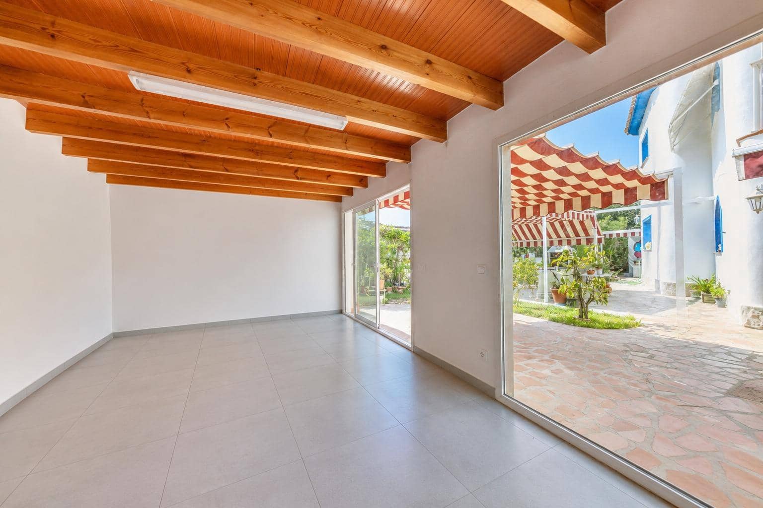 4 bedroom Villa for sale in Denia with garage - € 685,000 (Ref: 10055285)