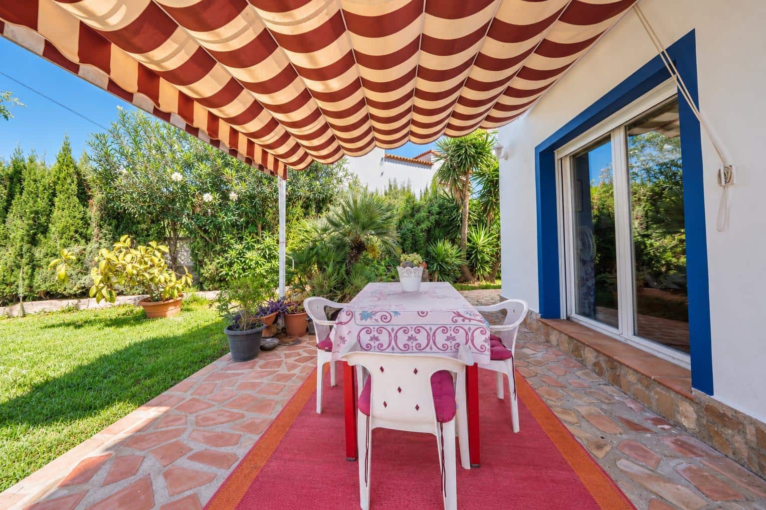 4 bedroom Villa for sale in Denia with garage - € 685,000 (Ref: 10055285)