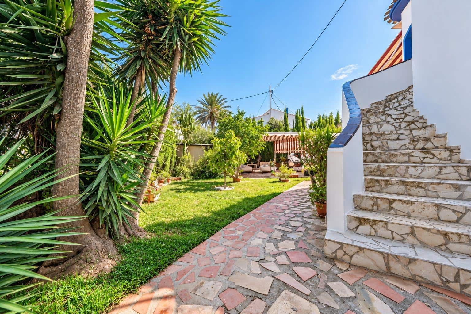 4 bedroom Villa for sale in Denia with garage - € 685,000 (Ref: 10055285)