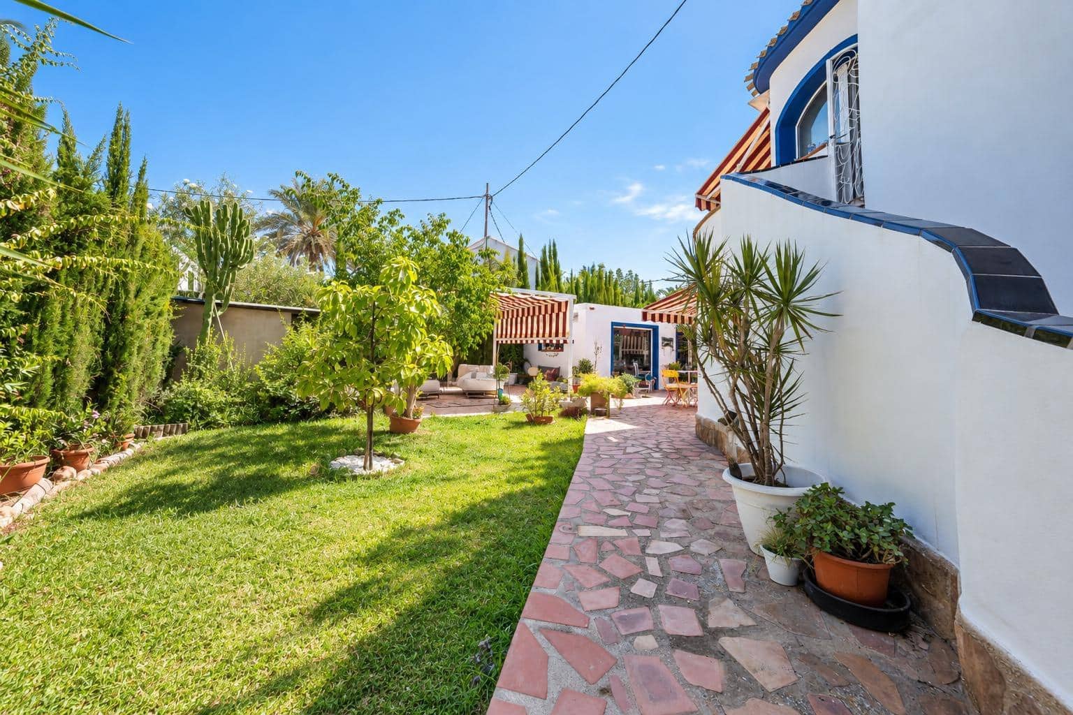 4 bedroom Villa for sale in Denia with garage - € 685,000 (Ref: 10055285)