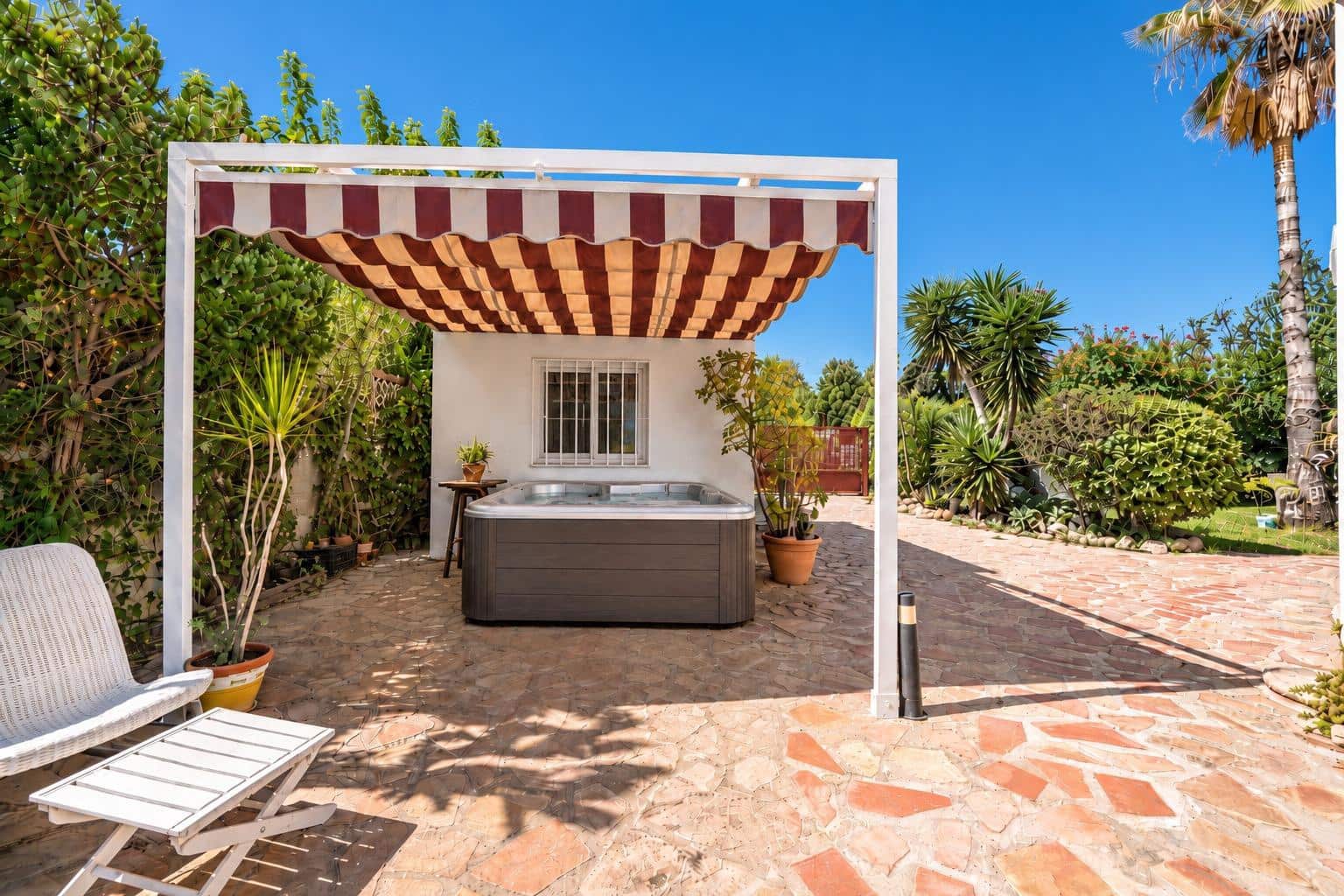 4 bedroom Villa for sale in Denia with garage - € 685,000 (Ref: 10055285)