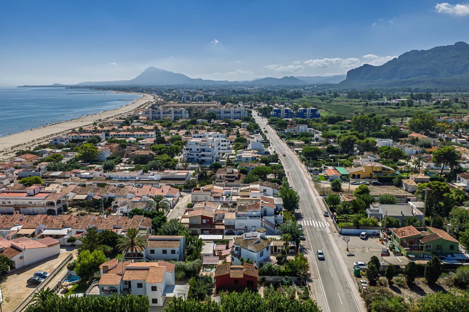 4 bedroom Villa for sale in Denia with garage - € 685,000 (Ref: 10055285)
