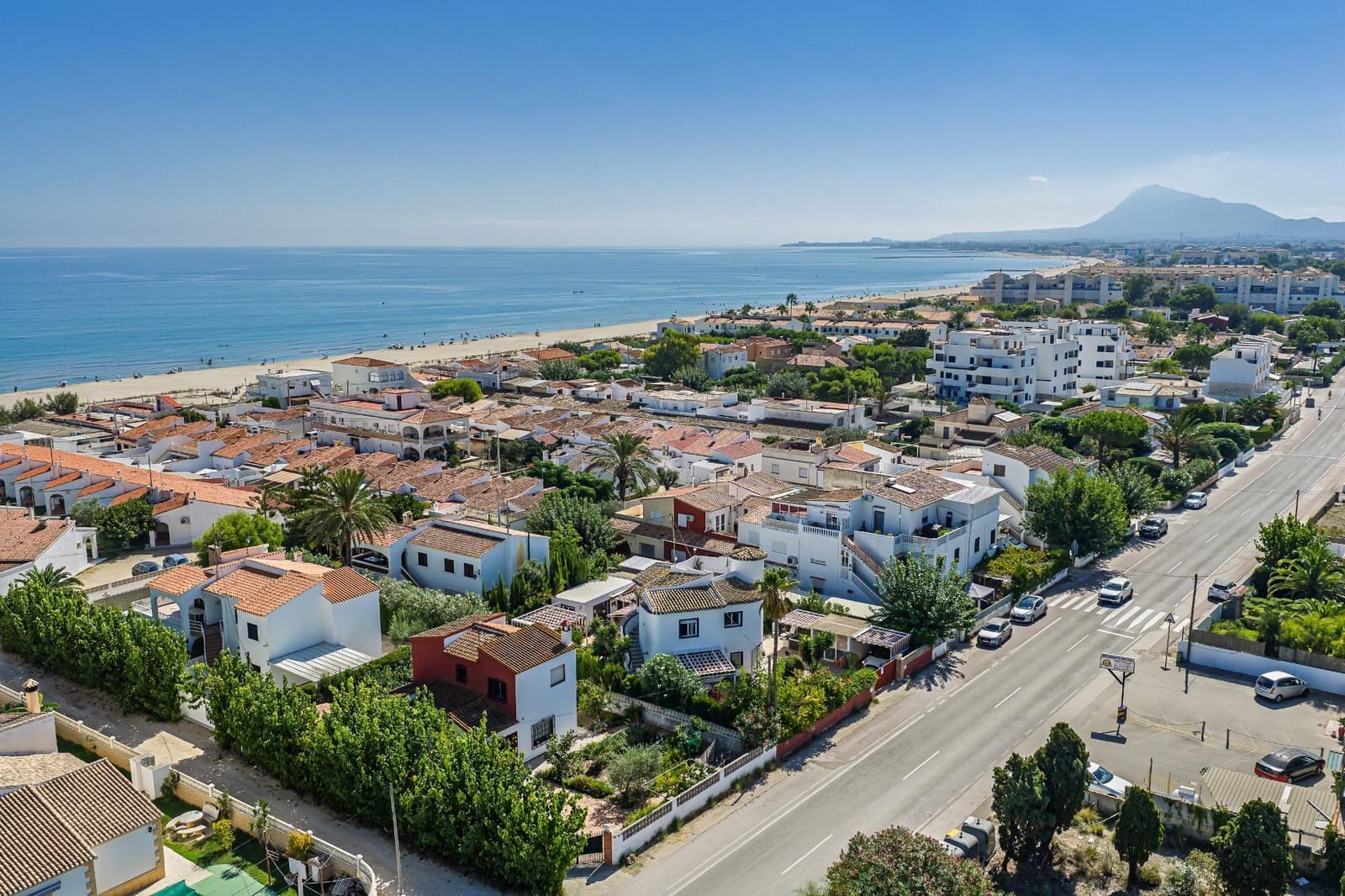 4 bedroom Villa for sale in Denia with garage - € 685,000 (Ref: 10055285)