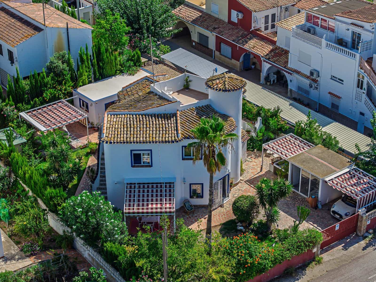 4 bedroom Villa for sale in Denia with garage - € 685,000 (Ref: 10055285)