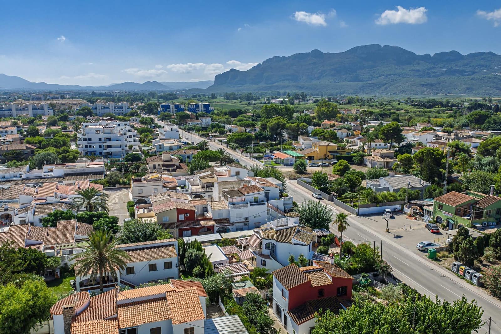 4 bedroom Villa for sale in Denia with garage - € 685,000 (Ref: 10055285)