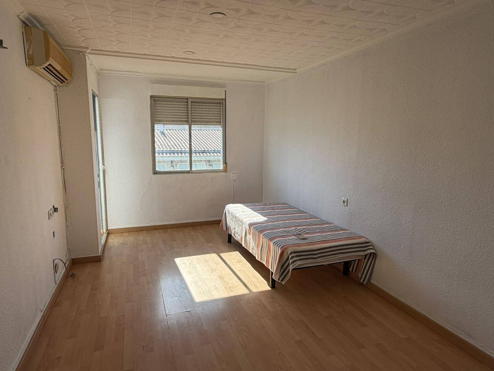 Piso de 4 habitaciones en Canals en venta - 95.000 € (Ref: 10094634)