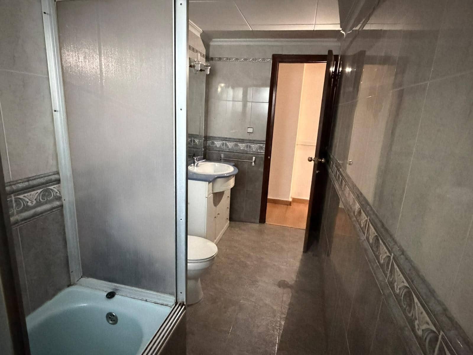 Piso de 4 habitaciones en Canals en venta - 95.000 € (Ref: 10094634)