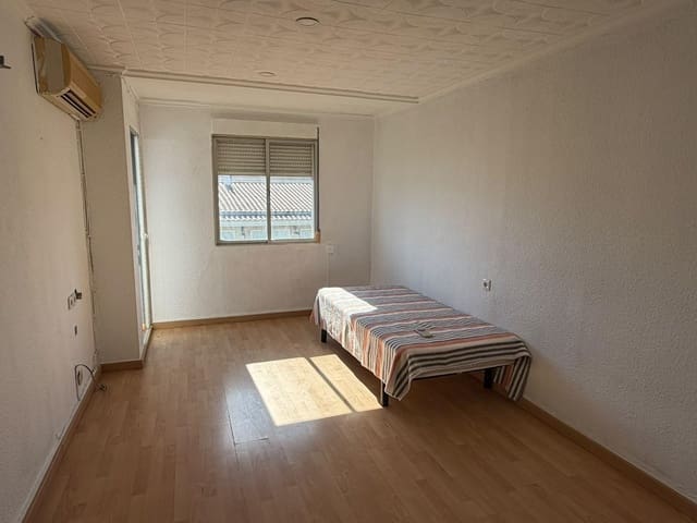 Piso de 4 habitaciones en Canals en venta - 95.000 € (Ref: 10094634)