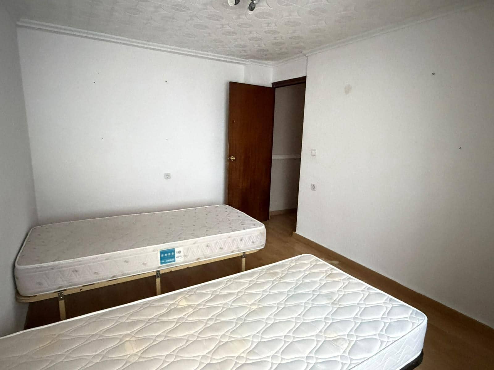 Piso de 4 habitaciones en Canals en venta - 95.000 € (Ref: 10094634)